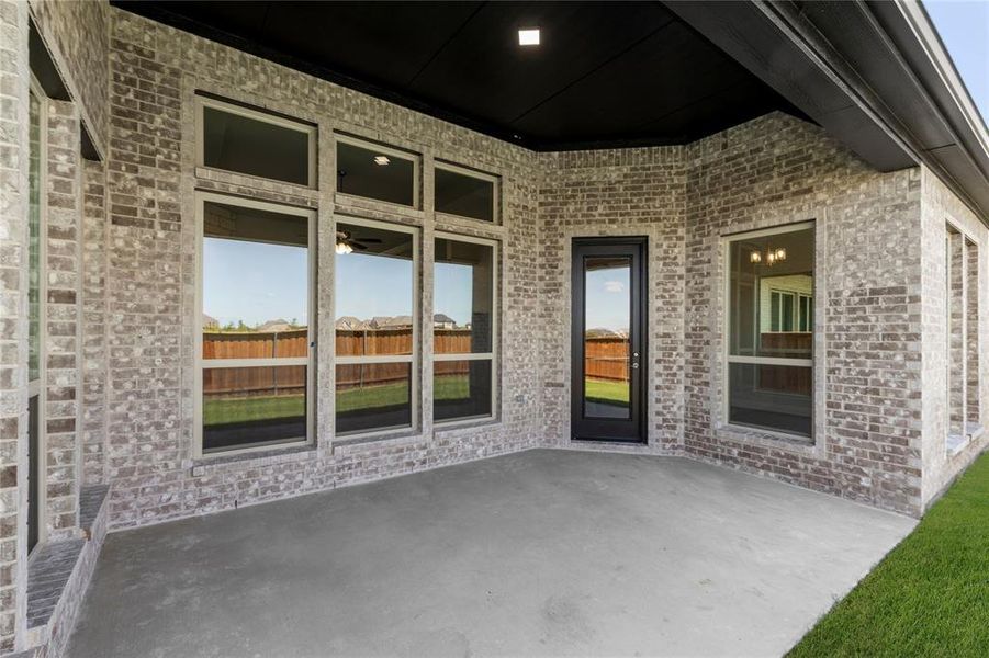 25. 2118 Clairmount - Patio