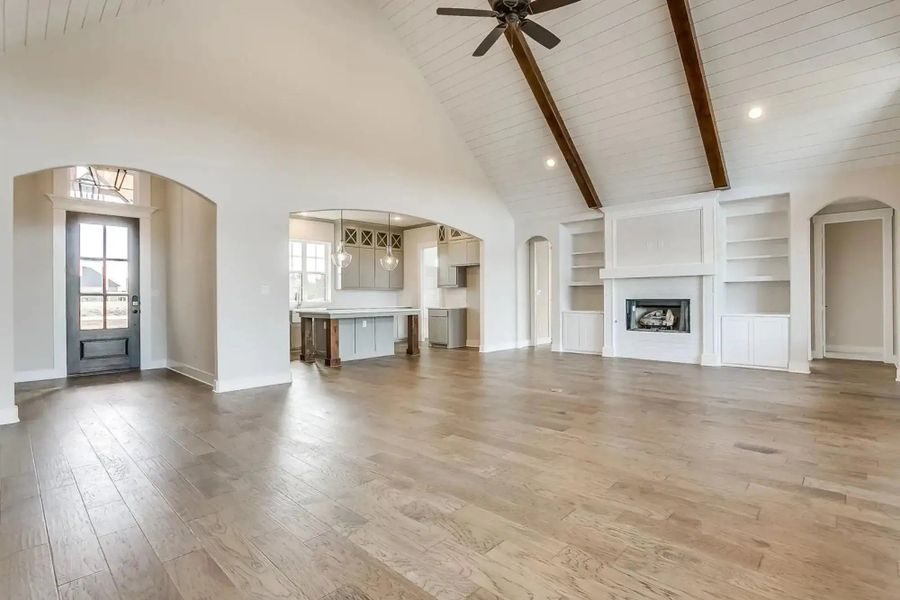 Representative unfurnished interior of a home built from the The Carter by Elmwood Custom Homes in Ranch at Stone Hill, Waxahachie (Image 33).