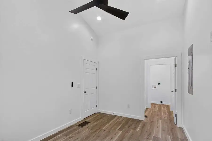Spacious, unfurnished interior of a new home in , Blue Ridge (Image 16).
