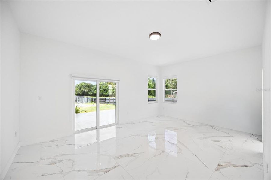 Spacious, unfurnished interior of a new home in , Orlando (Image 13).