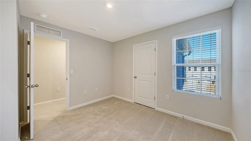 Spacious, unfurnished interior of a new home in , Bradenton (Image 35).
