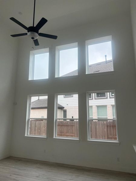 Spacious, unfurnished interior of a new home in Wood Leaf Reserve, Tomball (Image 14).