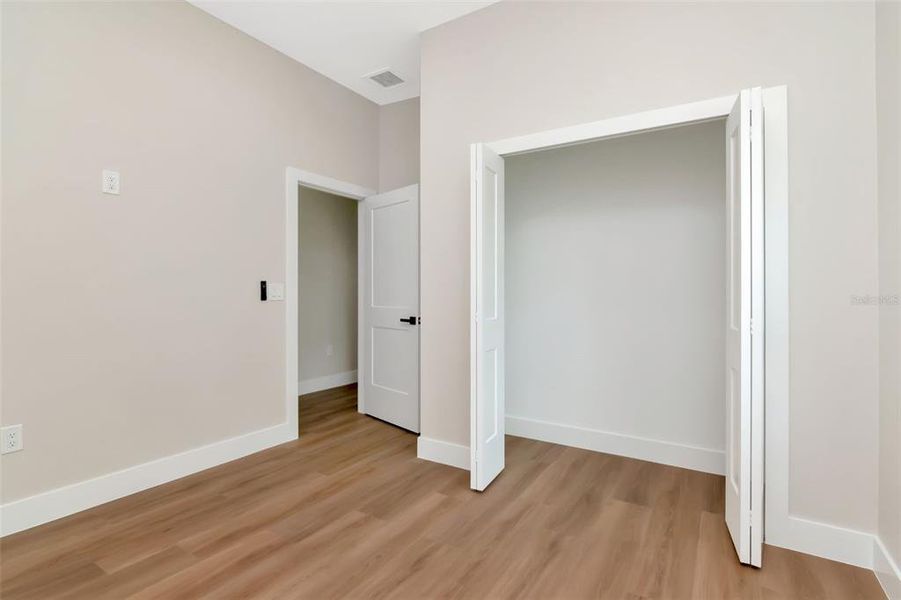 Spacious, unfurnished interior of a new home in , Gulfport (Image 36).