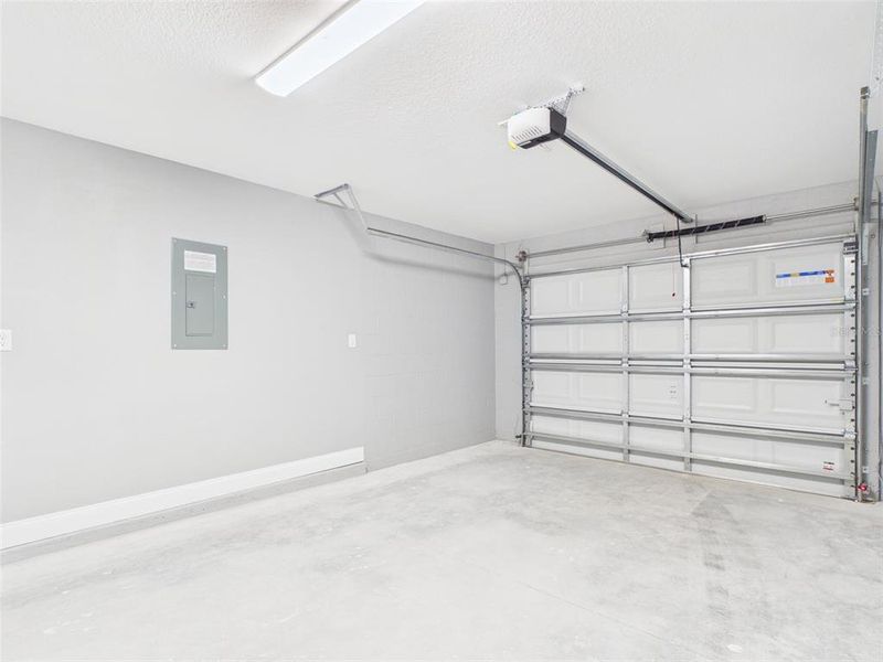 Spacious, unfurnished interior of a new home in , Lakeland (Image 12).