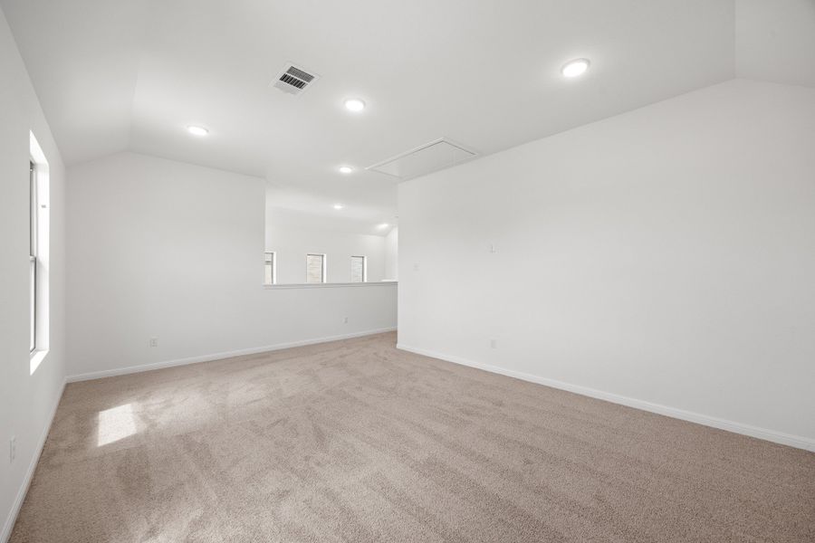 Spacious, unfurnished interior of a new home in Trinity Ranch, Elgin (Image 32).