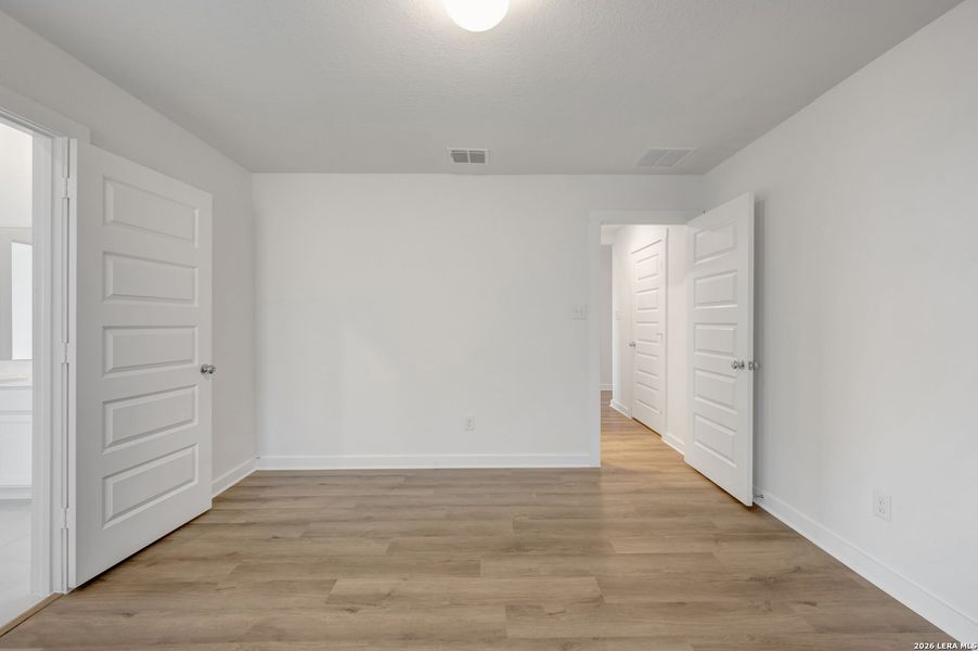 Spacious, unfurnished interior of a new home in Paloma Park, Converse (Image 40).