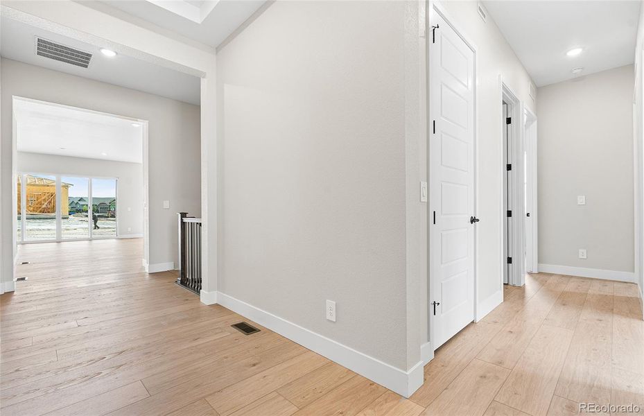 Spacious, unfurnished interior of a new home in Hilltop at Inspiration, Aurora (Image 23).