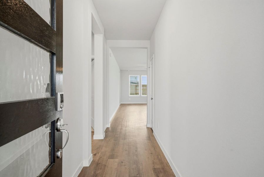 Spacious, unfurnished interior of a new home in Fulshear Lakes, Fulshear (Image 20).