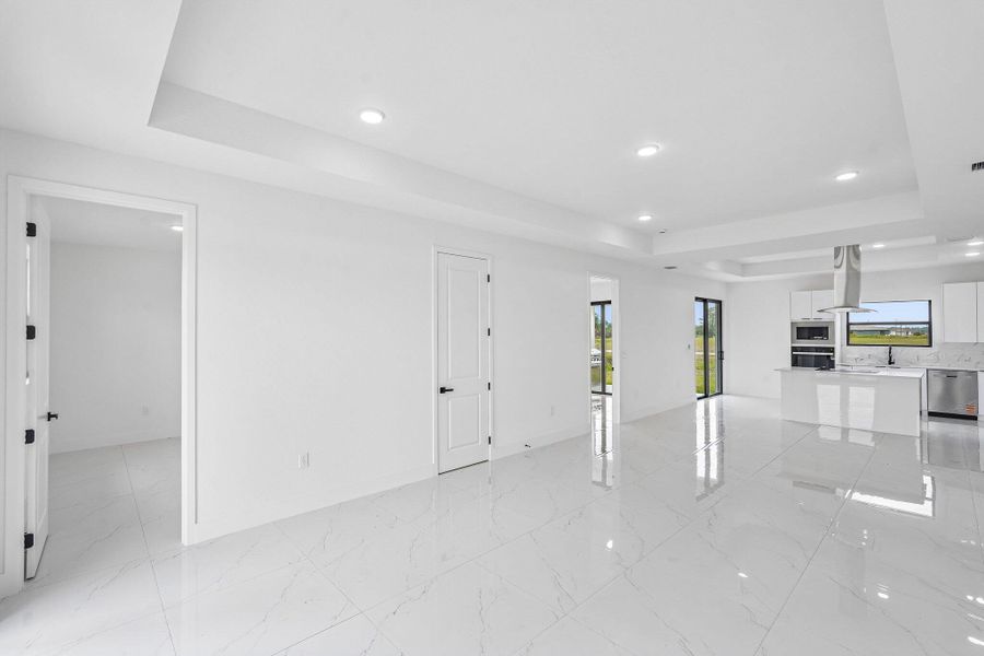 7-web-or-mls-W Broad Cir-S2404-007