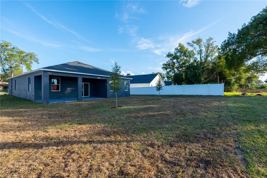 Exterior details and patio area of a home in , Tavares (Image 30).