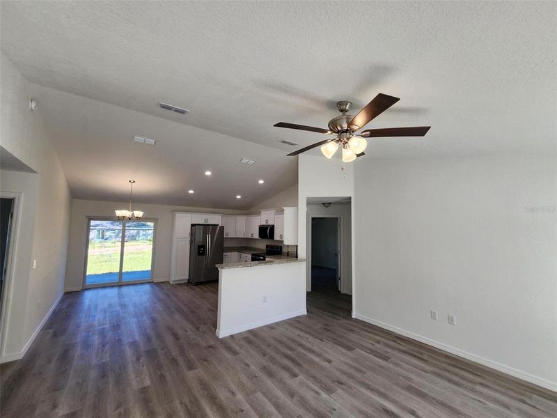 Spacious, unfurnished interior of a new home in , Dunnellon (Image 9).