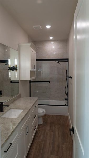 Furnished interior view inside a new home in , Mansfield (Image 8).