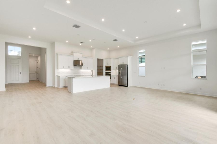 Spacious, unfurnished interior of a new home in PGA Village Verano, Port St. Lucie (Image 10).