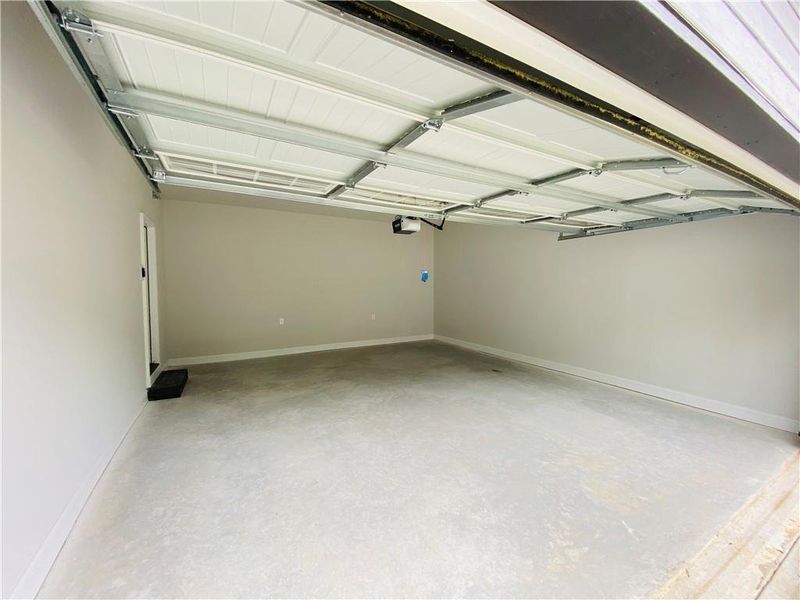 Spacious, unfurnished interior of a new home in , Lawrenceville (Image 43).
