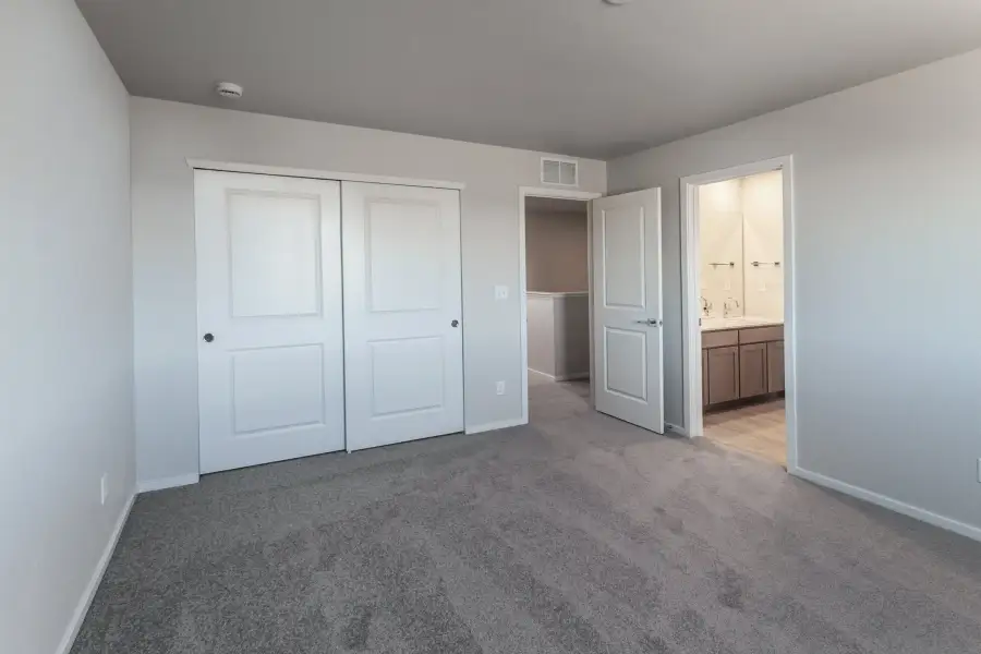 Spacious, unfurnished interior of a new home in Trailside, Timnath (Image 35).