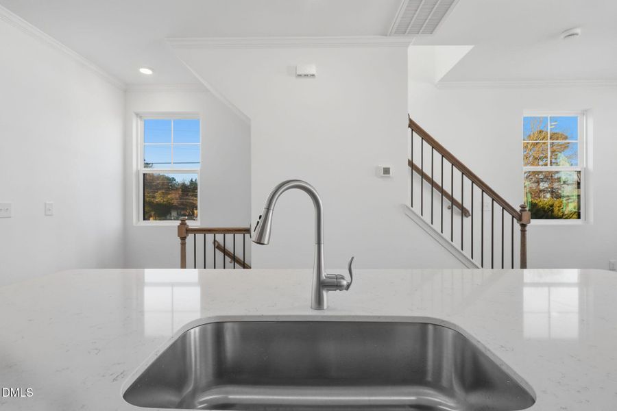 SUN_ElmGrove_Pic_Wyatt_QMI_31_Kitchen_8o