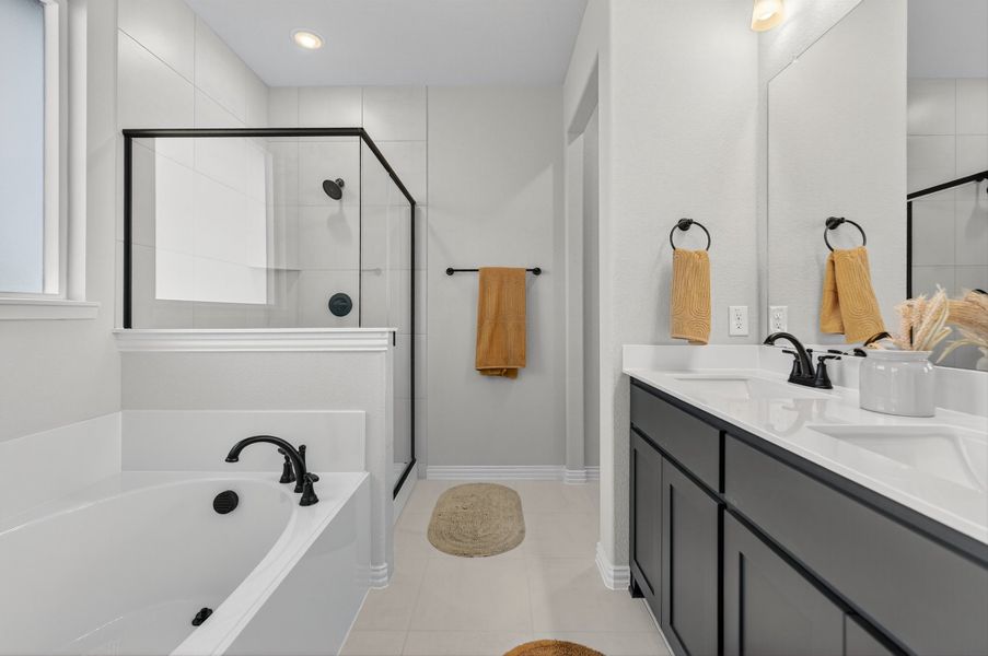 Furnished interior view inside a new home in Oak Grove Addition, Springtown (Image 18).