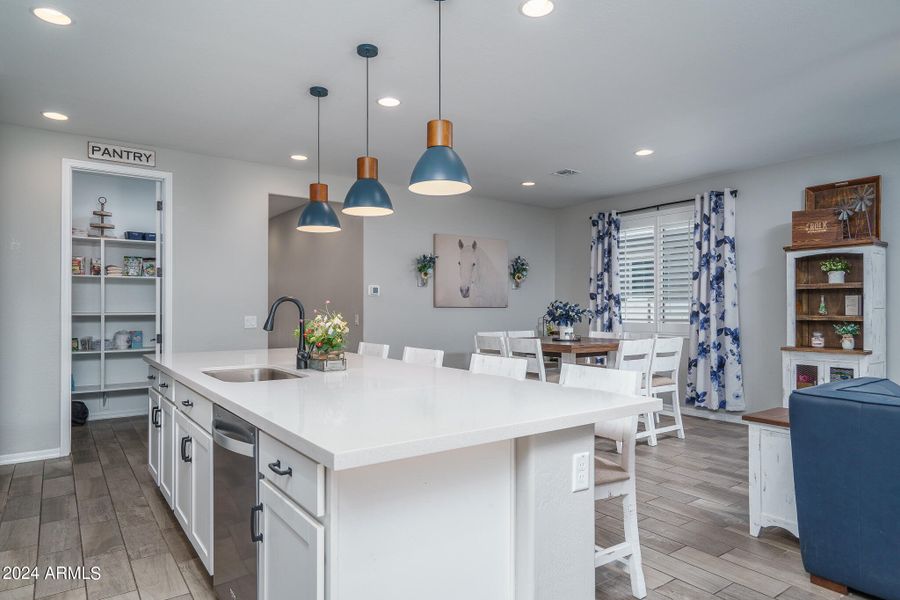 4) KITCHEN 4) KITCHEN