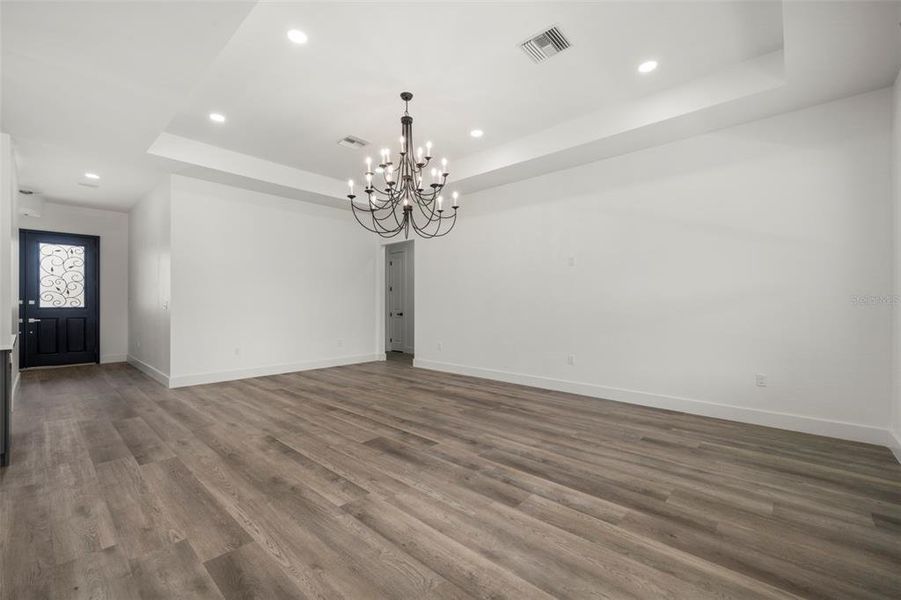 Spacious, unfurnished interior of a new home in , Sebring (Image 18).
