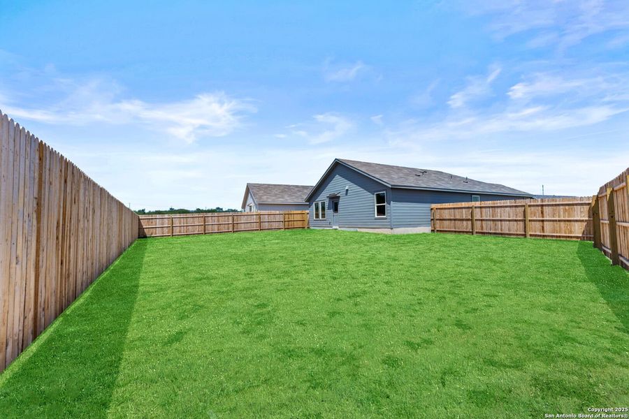 Exterior details and patio area of a home in Lodi Grove, Floresville (Image 2).
