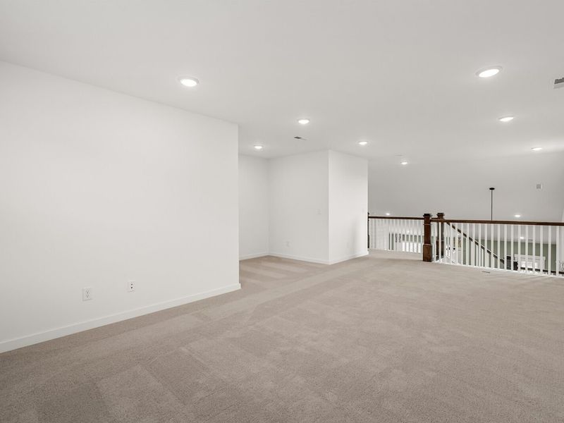 Spacious, unfurnished interior of a new home in Carellton, Gallatin (Image 43).