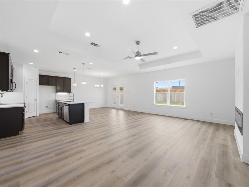 Spacious, unfurnished interior of a new home in , Grand Prairie (Image 12).