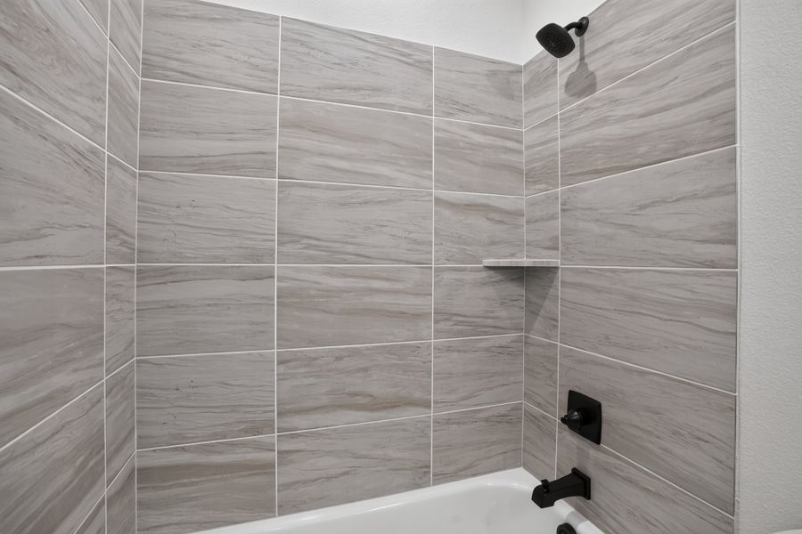 128 Buffalo - Full Bathroom