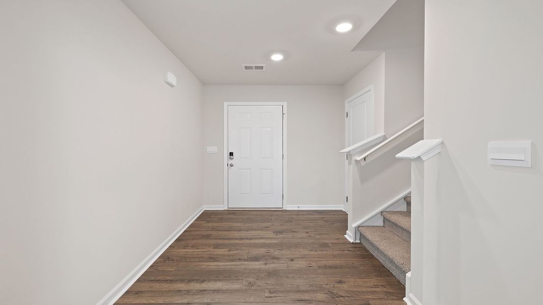 Spacious, unfurnished interior of a new home in Cloverdale Hills, Piedmont (Image 13).