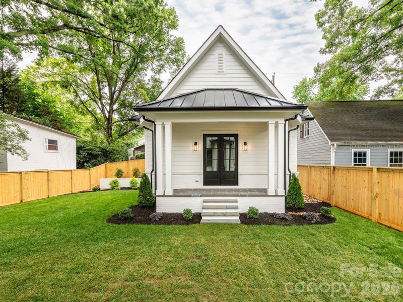 Detached garage, front