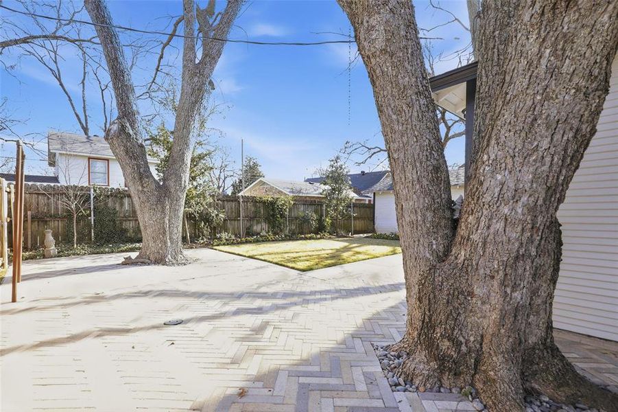 Exterior details and patio area of a home in , Cleburne (Image 27).