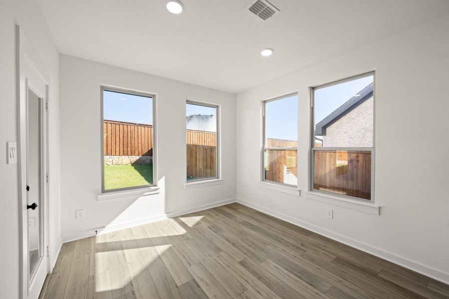 Spacious, unfurnished interior of a new home in Country Hollow Sales Phase 1, Willow Park (Image 15).