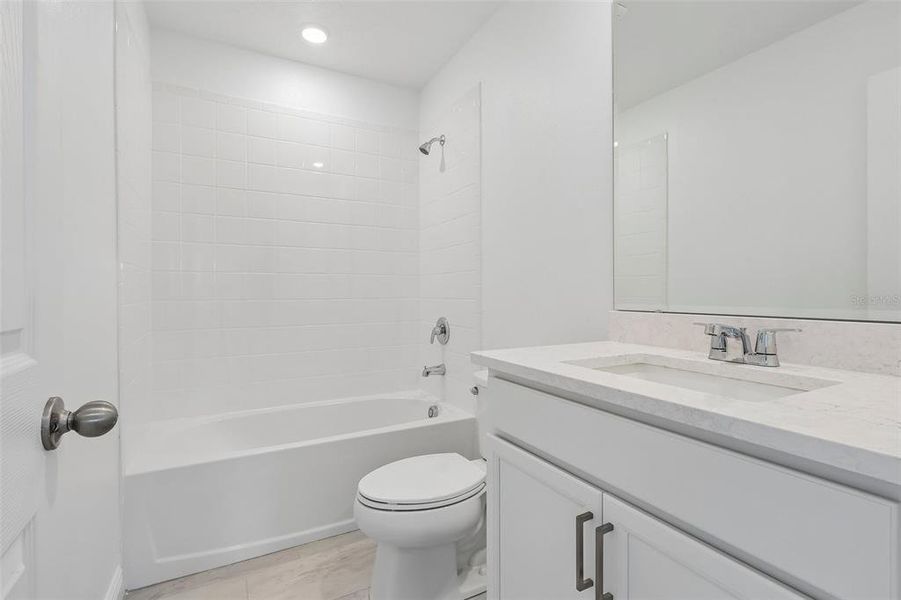 Furnished interior view inside a new home in , Mount Dora (Image 7).
