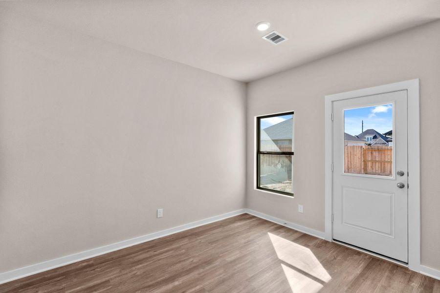 Spacious, unfurnished interior of a new home in Arabella on the Prairie 60', Richmond (Image 18).