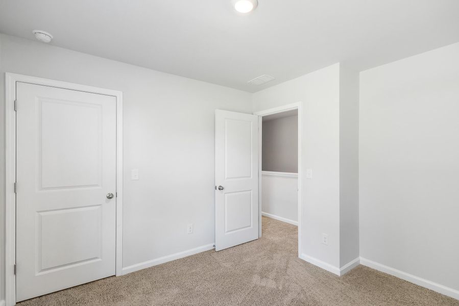 Spacious, unfurnished interior of a new home in Carolina Groves, Moncks Corner (Image 17).