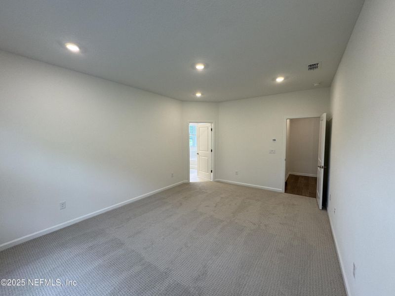 Spacious, unfurnished interior of a new home in , Green Cove Springs (Image 36).