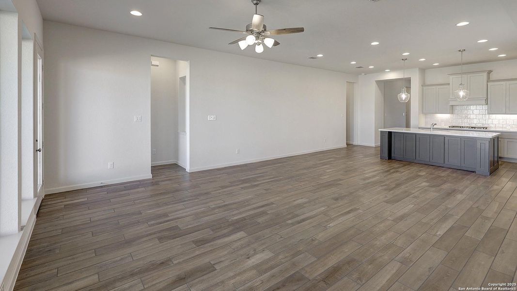 Spacious, unfurnished interior of a new home in Haby Hill 50', San Antonio (Image 30).