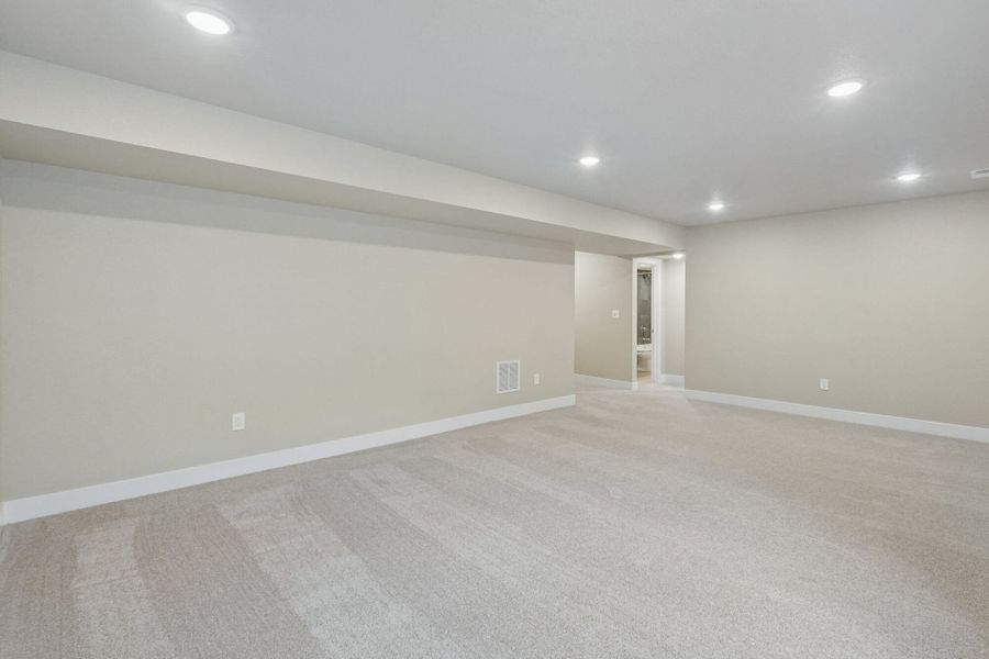 Spacious, unfurnished interior of a new home in The Trails at Aspen Ridge, Colorado Springs (Image 53).