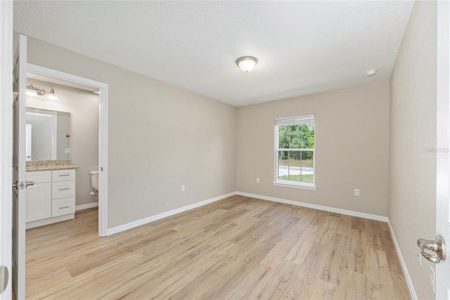 Spacious, unfurnished interior of a new home in , Citrus Springs (Image 14).