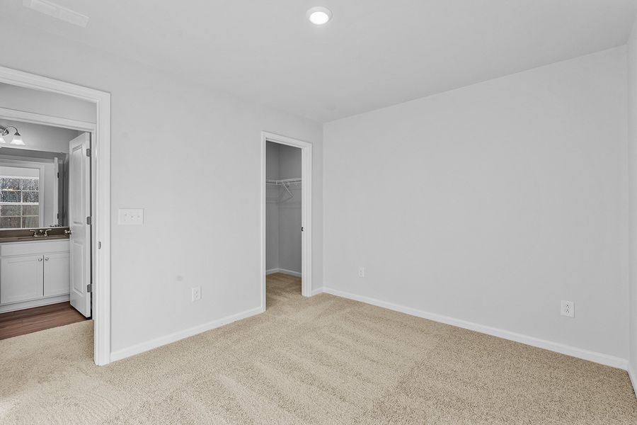 Spacious, unfurnished interior of a new home in Fieldstone, Lexington (Image 39).