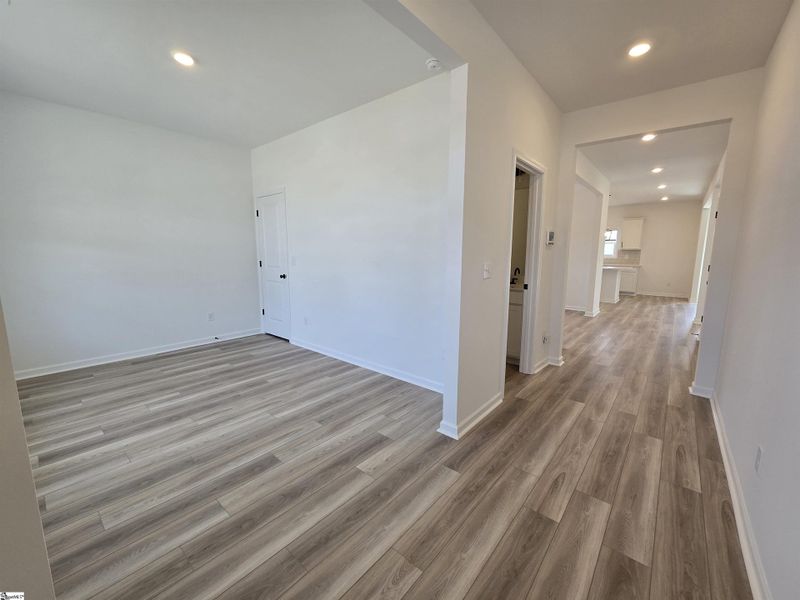 Spacious, unfurnished interior of a new home in Shiloh Trail, Wellford (Image 11).
