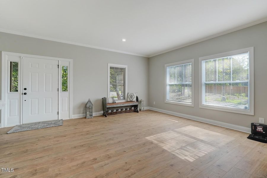 2467 Cherry Grove Rd-large-009-018-Dinin