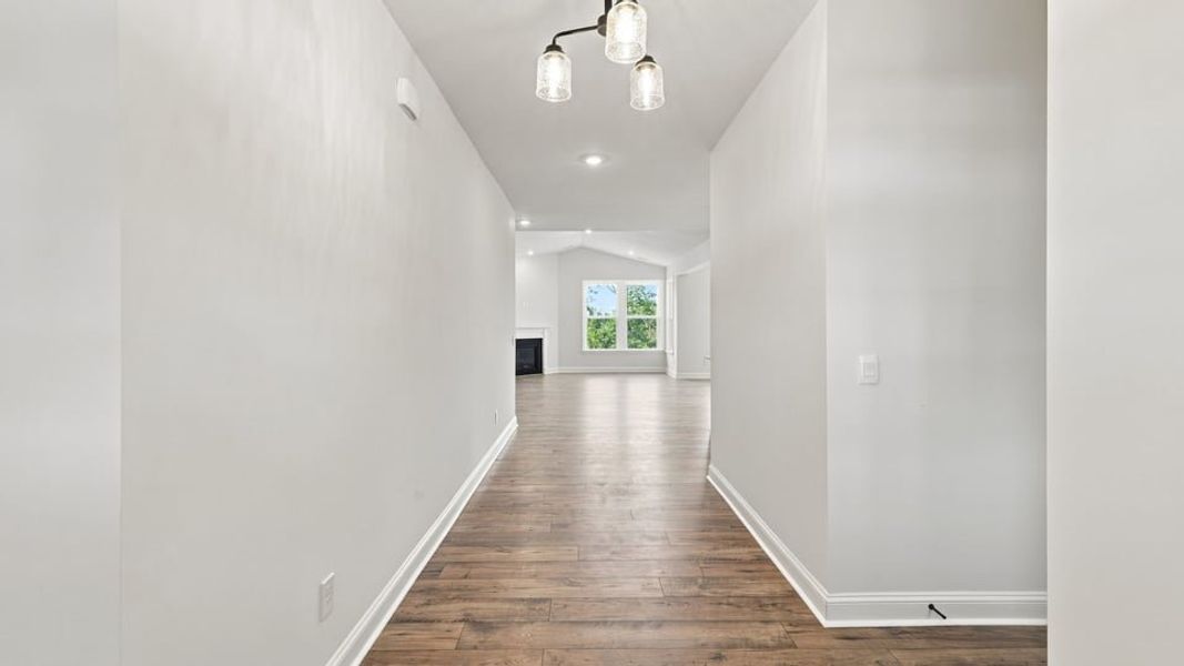 Spacious, unfurnished interior of a new home in Shadowood, Seneca (Image 16).