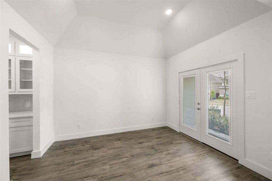 Spacious, unfurnished interior of a new home in La Frontera, Fort Worth (Image 13). Spacious, unfurnished interior of a new home in La Frontera, Fort Worth (Image 13).