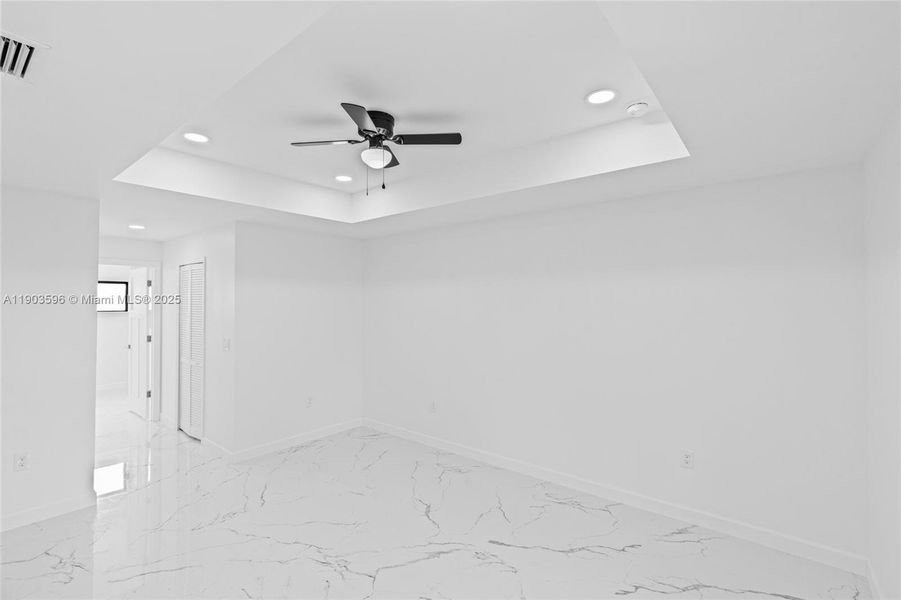 Spacious, unfurnished interior of a new home in , Lehigh Acres (Image 13).