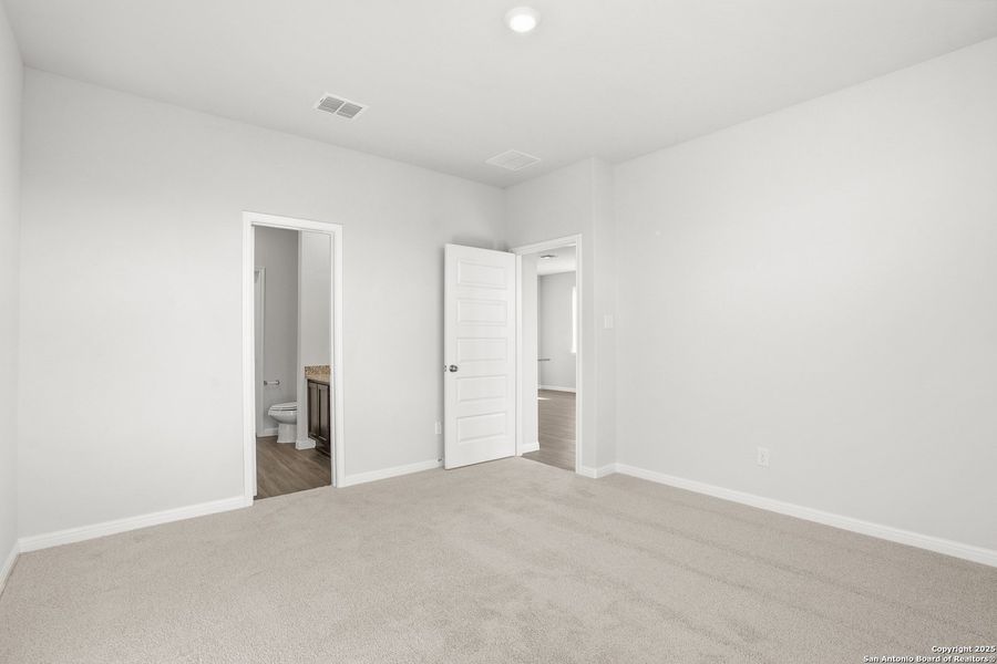 Spacious, unfurnished interior of a new home in Applewhite Meadows, San Antonio (Image 25).