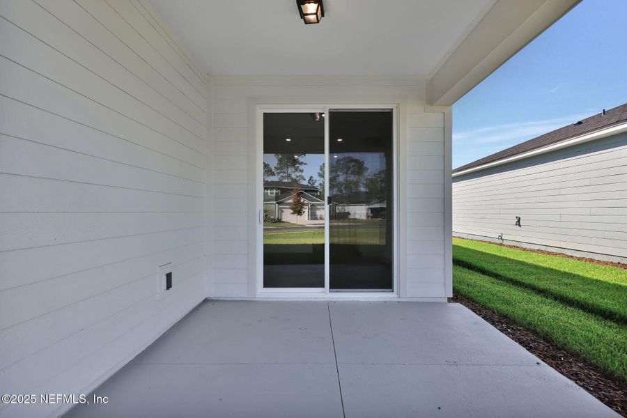 Exterior details and patio area of a home in Bradley Creek, Green Cove Springs (Image 28).