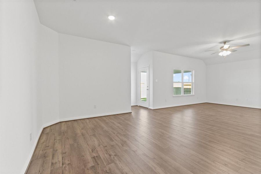 Spacious, unfurnished interior of a new home in Oakwood Estates, Waller (Image 16). Spacious, unfurnished interior of a new home in Oakwood Estates, Waller (Image 16).