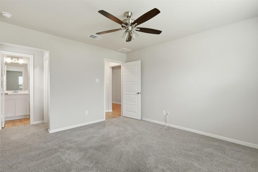 Spacious, unfurnished interior of a new home in , Baytown (Image 16).