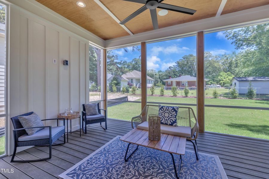 NEW Screened Porch pic 1
