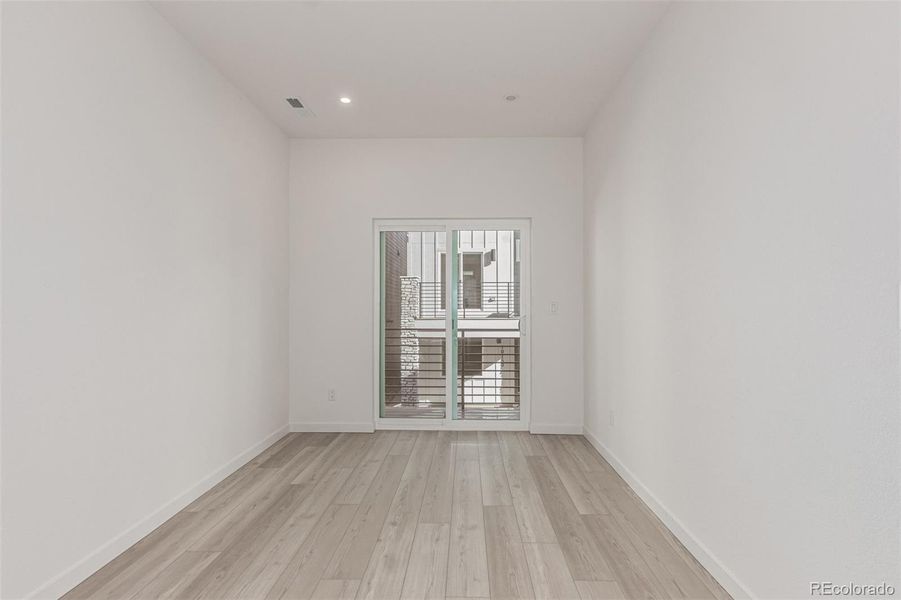 Spacious, unfurnished interior of a new home in Victory Ridge, Colorado Springs (Image 30).